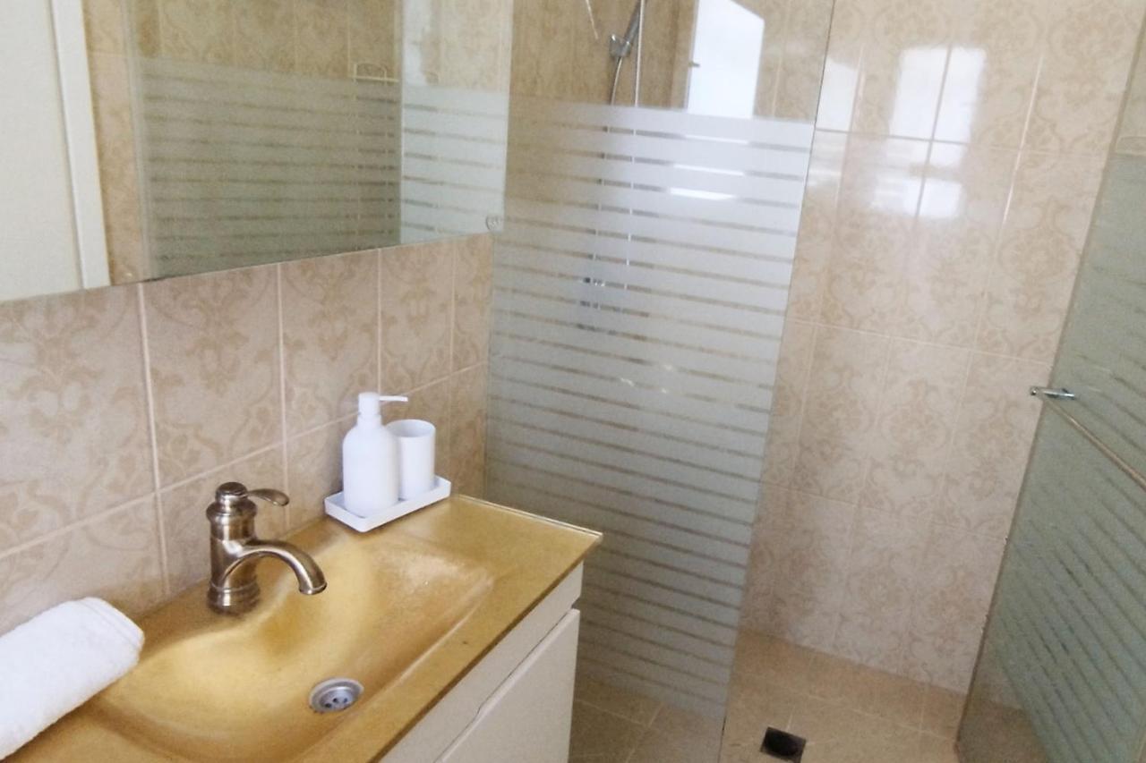 Yalarent Seasons 4 Bedroom With Jacuzzi Eilat