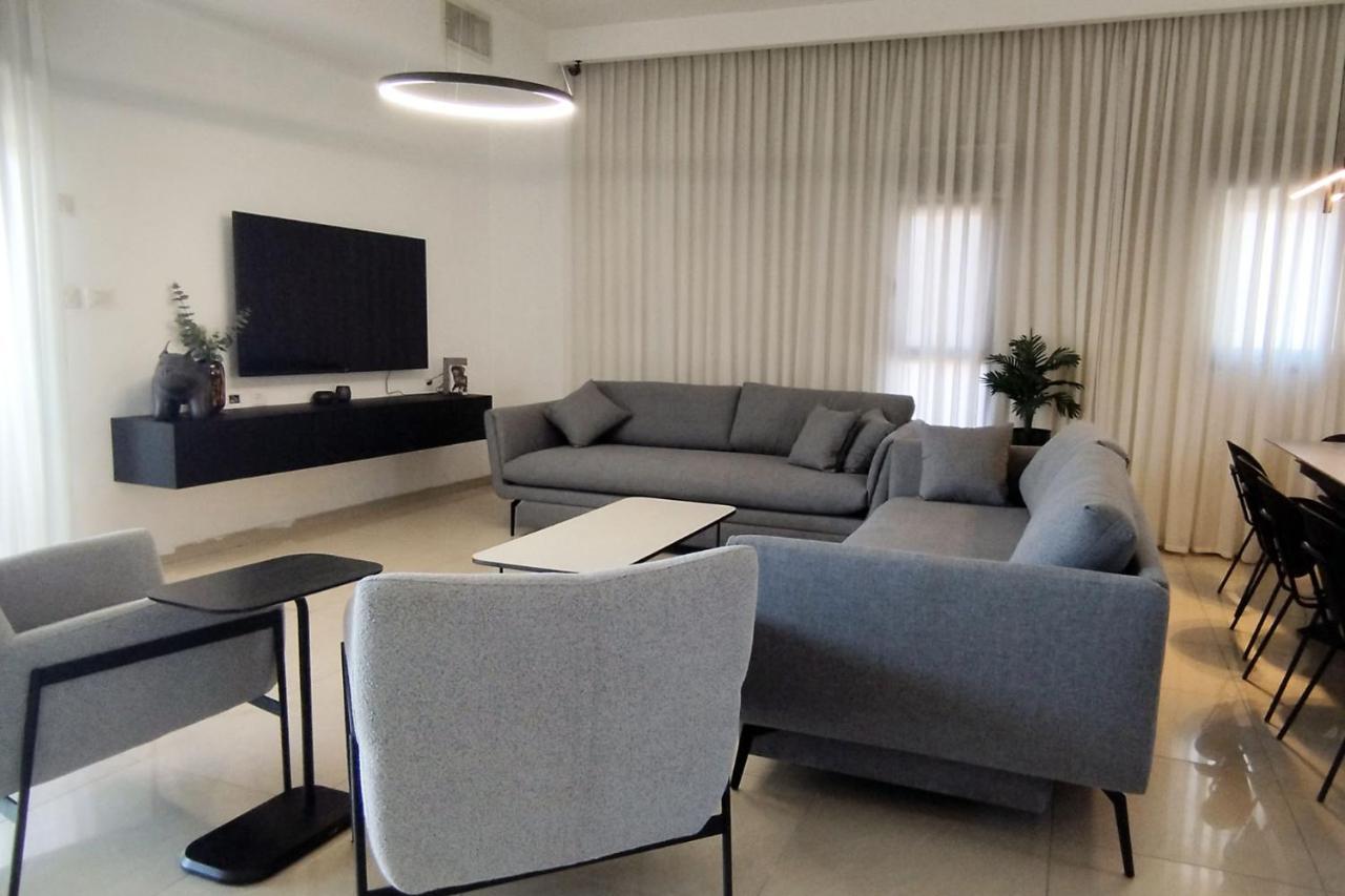 Yalarent Seasons 4 Bedroom With Jacuzzi